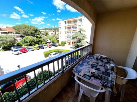 Plage et commerces à 300 m tout à pied, idéal vacances Apartment in La Seyne-sur-Mer