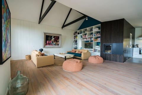 Communal lounge/ TV room, Living room