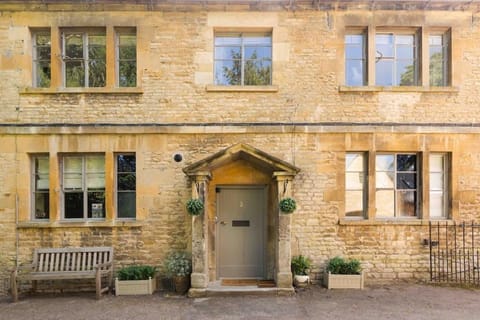 Classic Cotswolds Apartment, The Little Coach House Condo in Chipping Campden