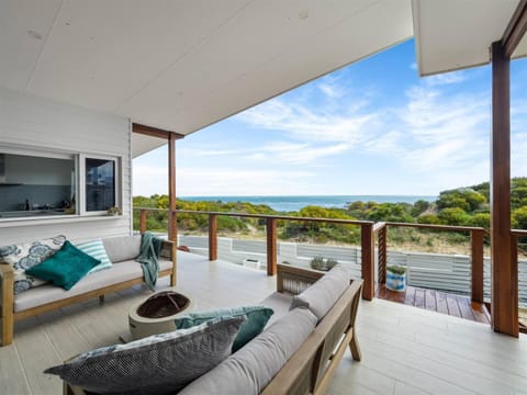 Beachfront Dolphin Bliss House in Dawesville