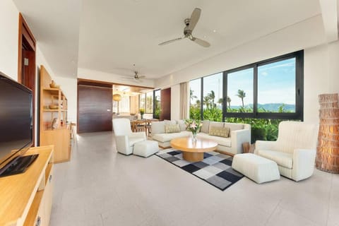 Beachfront Luxury 2BR 5* Resort Condo in Hoa Hai