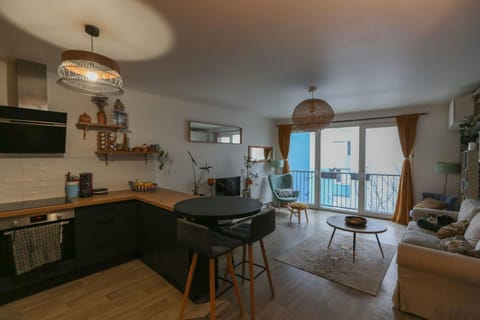 Brand new apartment and very well insulated Condo in Pantin