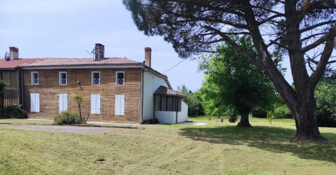 Bâtisse Landaise de Charme Villa in Sanguinet