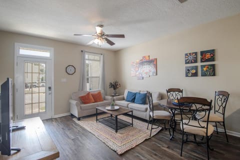 Century Oaks Townhome House in Gulfport