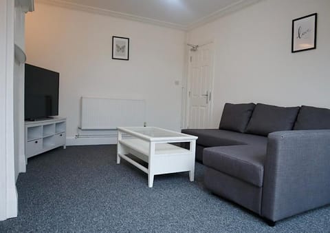 Large Capacity Comfortable Group Stay House in Nottingham