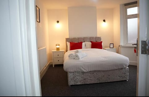 Large Capacity Comfortable Group Stay House in Nottingham