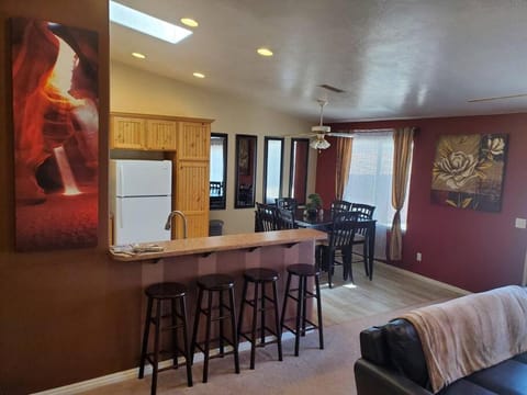 I Deal Lake Powell Home 3BR, Jacuzzi, BBQ, Firepit Casa in Page