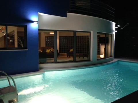 Villa Serena -your exclusive private swimming pool Chalet in Palmela