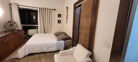 Quarto em casa de praia com estacionamento Vacation rental in Balneário Camboriú