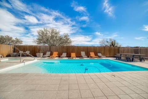 Spacious Tucson Villa with Pool Chalet in Tortolita