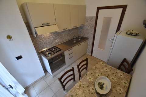 Kitchen or kitchenette, pet friendly, stove