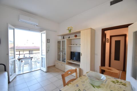 Bed, TV and multimedia, Balcony/Terrace, Living room