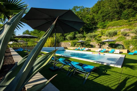Spring, Day, Natural landscape, Mountain view, Pool view, Swimming pool, sunbed