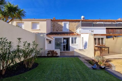 Property building, Garden, Garden view