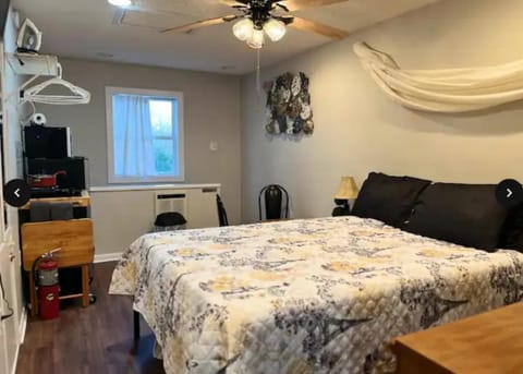 Small private get away, tiny home garage studio apartment Chambre d’hôte in Elizabeth City