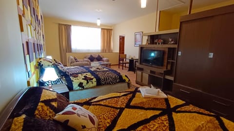 Bed, TV and multimedia, Bedroom