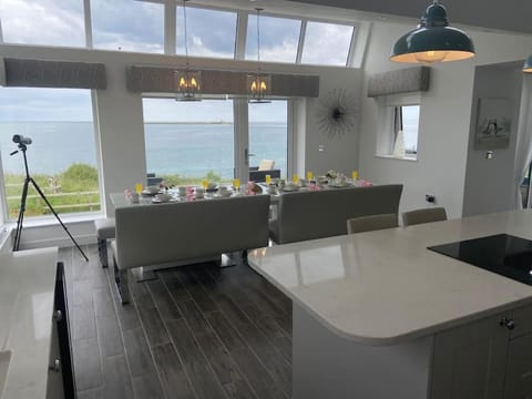 Kitchen or kitchenette, Dining area, Sea view