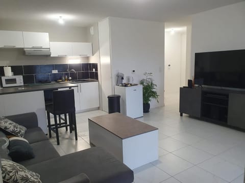 Appartement avec 2 chambres, un parking privé, une terrasse, à Floirac-Arkéa Arena Bordeaux Apartment in Bordeaux