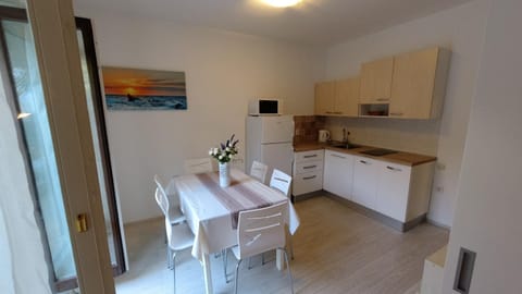 Dining area, Communal kitchen