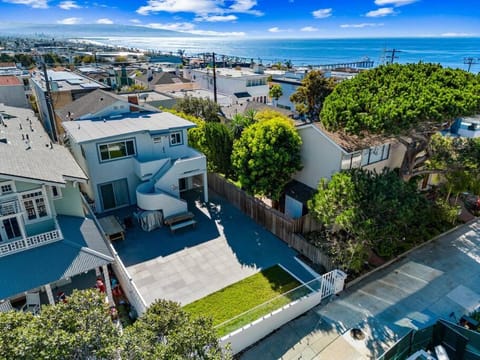 Downtown Manhattan Beach Walk Street - Lower Unit of Duplex Apartment in Manhattan Beach