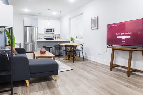 Spacy 4br4ba,pingpong,patio,crib,wd,sleeps12 Apartment in Philadelphia