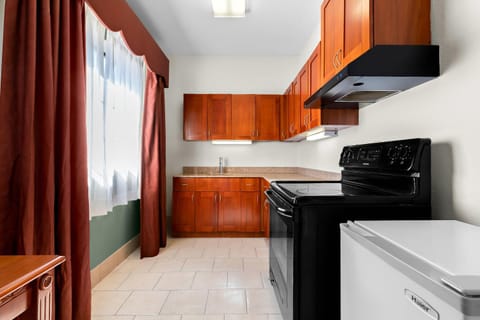 Kitchen or kitchenette, Bedroom