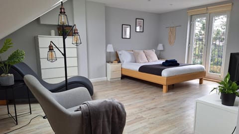 NEW 2 bedrooms with private ensuite bathrooms near Heathrow Urlaubsunterkunft in Staines-upon-Thames