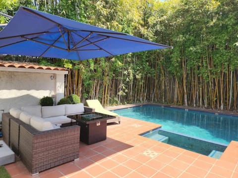 The Genesee Luxury Villa With Pool & Pet Friendly House in Hollywood