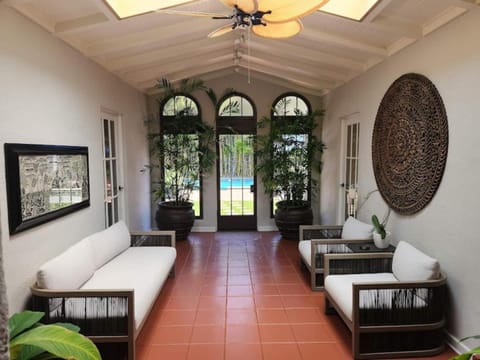 The Genesee Luxury Villa With Pool & Pet Friendly House in Hollywood