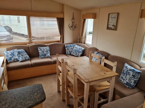 519 Family Caravan at Golden Gate Holiday Centre, Sleeps 6 Campground/ 
RV Resort in Towyn