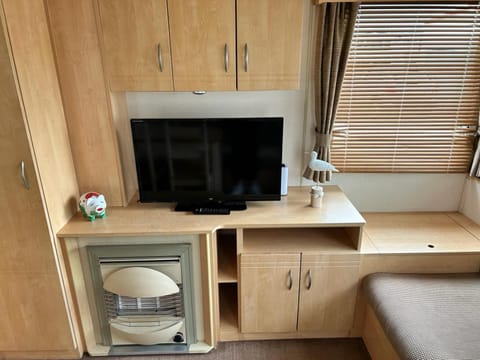 519 Family Caravan at Golden Gate Holiday Centre, Sleeps 6 Campground/ 
RV Resort in Towyn