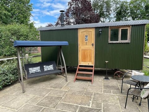 Forest View Shepherd Hut Apartment in Borough of Waverley