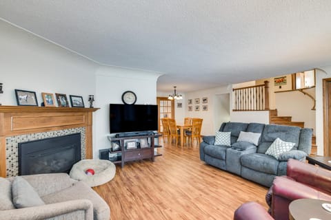 Pet-Friendly Moorhead Home with Private Hot Tub! Haus in Moorhead