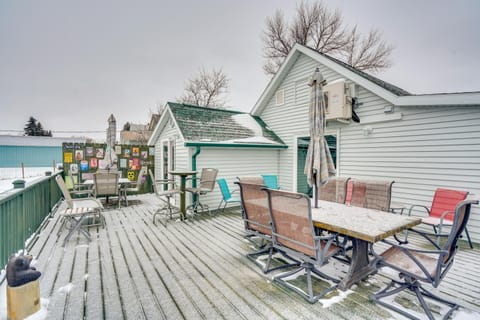 Deck and Fenced Yard Quiet McClusky Retreat! House in North Dakota