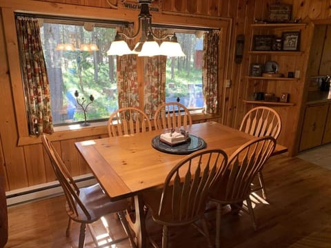 Anderson House 22 miles to West Yellowstone & Fire-pit & Wi-fi & Sleeps 6 House in Island Park