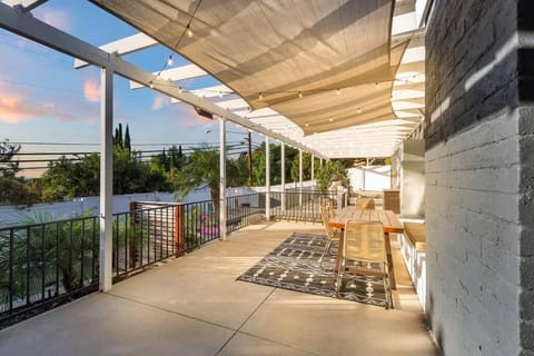 Sunset Paradise - Luxury Villa w/ Heated Pool, Hot Tub, Pizza Oven, Playground, & more Villa in La Mesa
