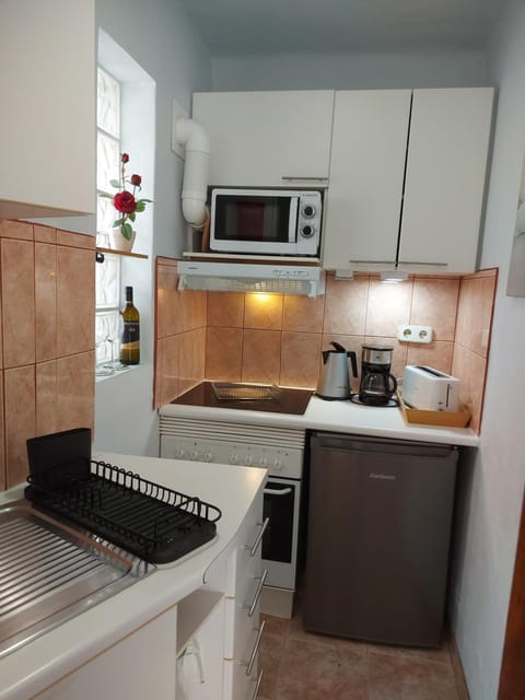 Coffee/tea facilities, Kitchen or kitchenette, minibar, pet friendly, stove, toaster