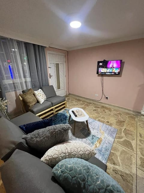 Communal lounge/ TV room, TV and multimedia, Living room, Evening entertainment