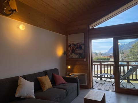 Charmant T3 en Duplex au Centre de Samoëns avec Balcon et WiFi - FR-1-624-155 Apartment in Samoëns