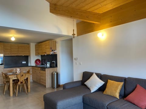 Charmant T3 en Duplex au Centre de Samoëns avec Balcon et WiFi - FR-1-624-155 Apartment in Samoëns