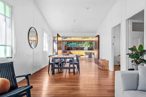 Inside Out! ~ 3 Bed House ~ Toowong Maison in Toowong