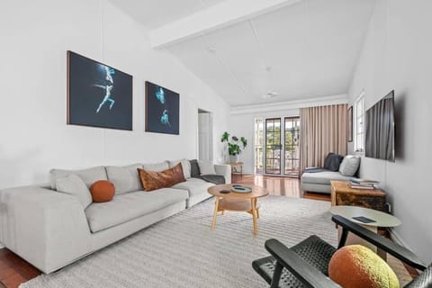 Inside Out! ~ 3 Bed House ~ Toowong Casa in Toowong