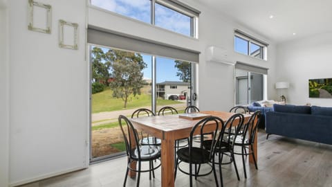 Seating area, Dining area