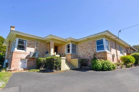 kanangra - beautiful views over Dover Bay House in Dover