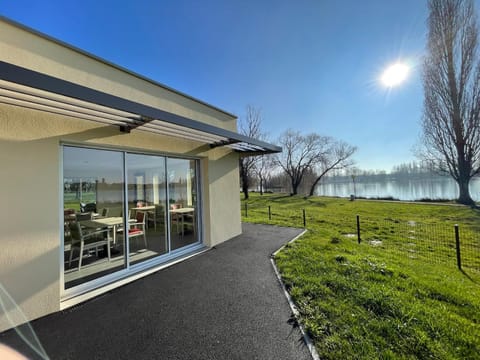 Dining area, Lake view