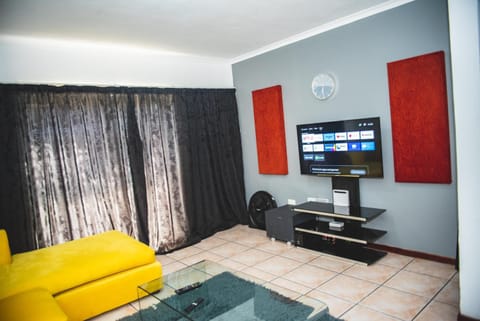 Ankazimia House at weltevredenpark Apartment in Roodepoort