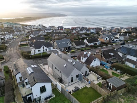 Natural landscape, Bird's eye view, Golfcourse, Sea view, Location, Parking