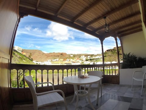 Balcony/Terrace, Mountain view