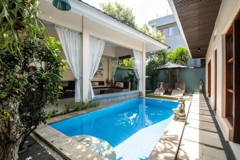 Property building, Patio, Garden, Living room, Garden view, Pool view, Swimming pool, sunbed