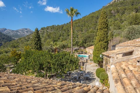 Property building, Day, Natural landscape, Mountain view